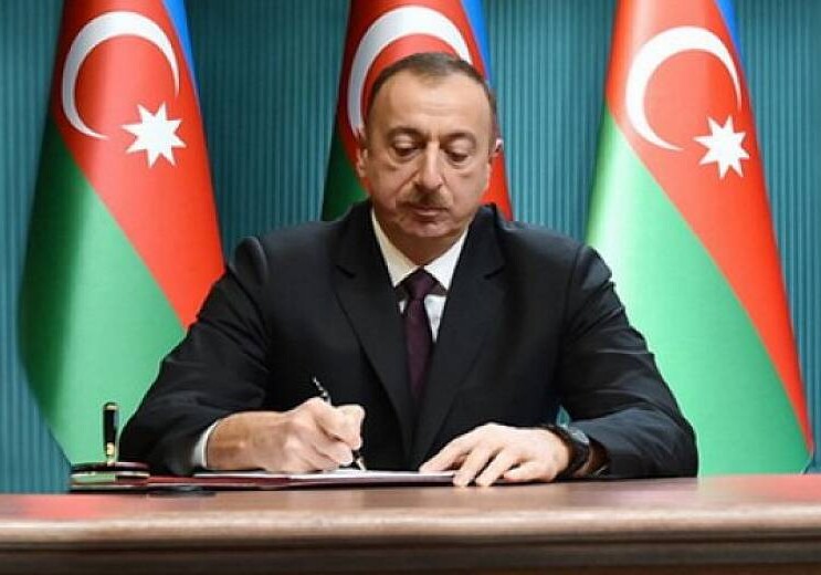 Президент Азербайджана наградил отличившихся активностью в области молодежной политики