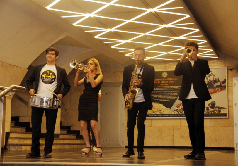 От «28 Мая» до «8 Ноября»: в бакинском метро прошел музыкальный флешмоб (Фото)