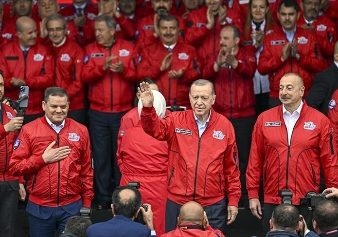 Президент Турции объявил имена первых космонавтов страны