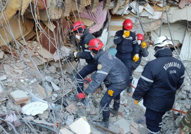 Спасатели МЧС Азербайджана извлекли из-под завалов в Турции 53 человек живыми (Фото)