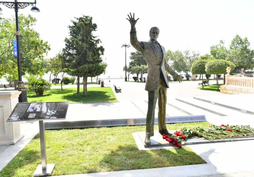Президент Азербайджана принял участие в открытии памятника Муслиму Магомаеву (Фото-Видео-Обновлено)