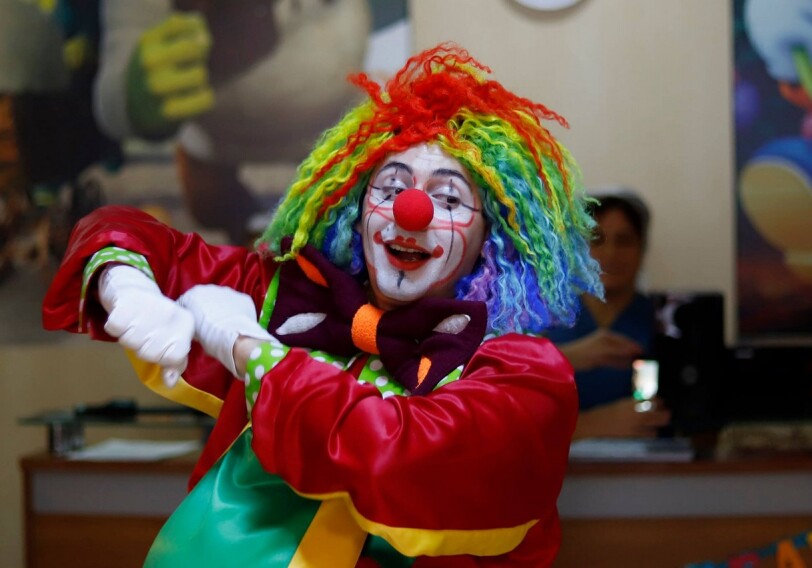 Как пассажиры Бакинского метро отреагируют на клоуна? – Социальный эксперимент (Видео)