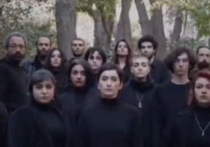 В Иране сотрудницы театра отказались носить хиджаб (Видео)