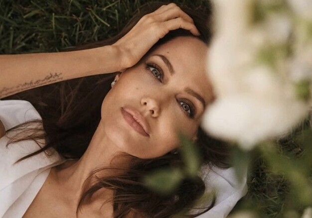 Анджелина Джоли снялась для обложки глянца и поделилась мнением о гендерном неравенстве, воспитании детей и украинцах