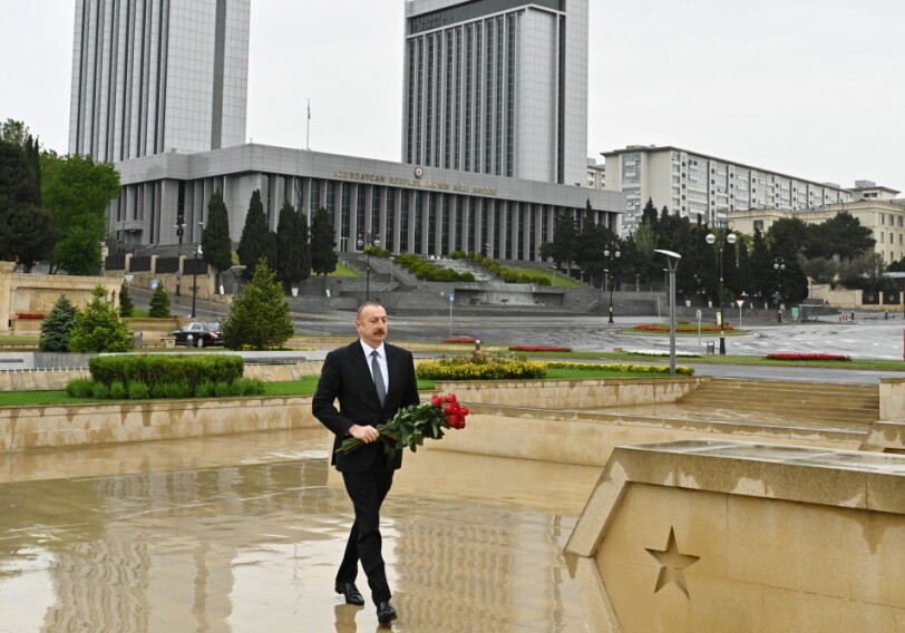 Ильхам Алиев почтил память сынов Азербайджана, погибших за Победу над фашизмом (Фото)