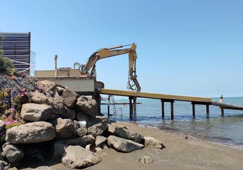 Демонтируются ограждения, ограничивающие доступ к Каспийскому морю