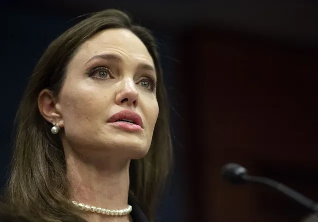 Анджелина Джоли закрыла благотворительный фонд поддержки женщин