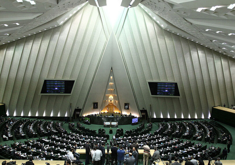 Иранский парламент обсудил ситуацию с протестами в стране