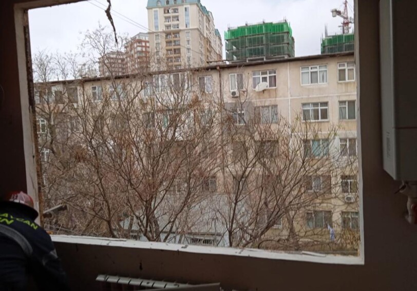 В Баку произошел взрыв в жилом здании, есть пострадавший