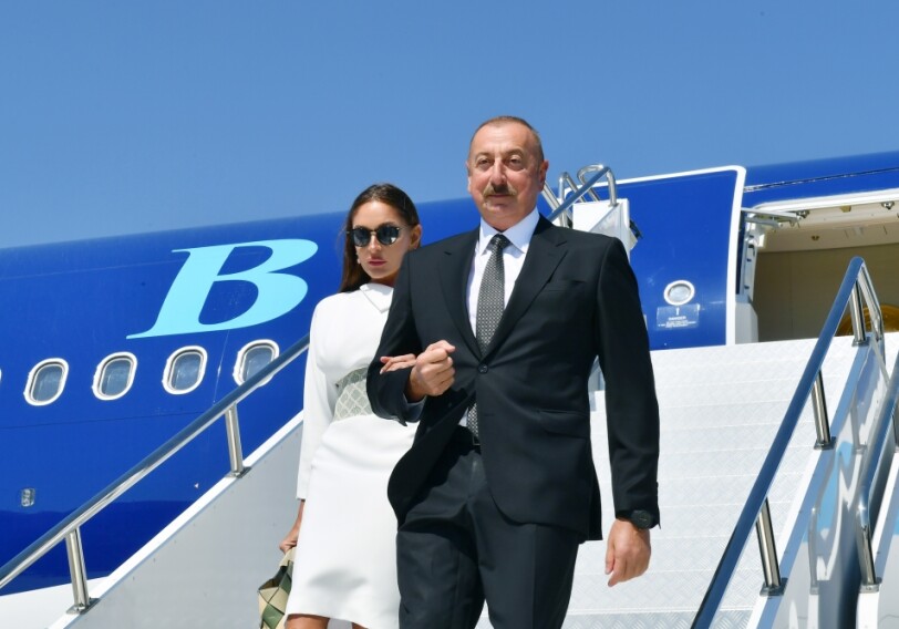 Президент Азербайджана прибыл с визитом в Турцию (Фото)