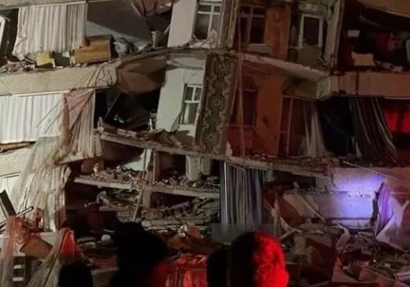В Турции произошло сильное землетрясение (Фото-Видео)