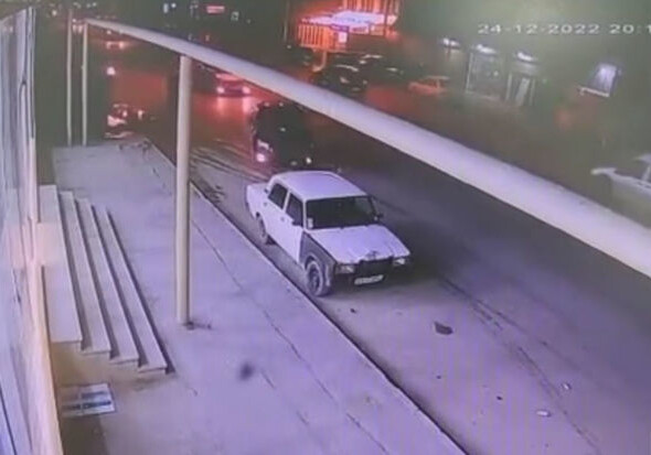 В Баку женщину и ее внука сбил автомобиль (Видео) 