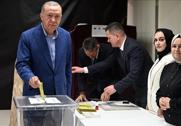 Эрдоган и Кылычдароглу проголосовали на выборах президента Турции (Видео)