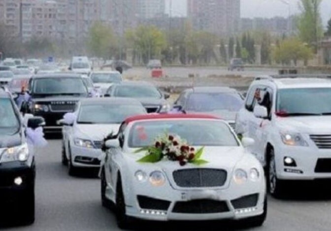 В Баку столкнулись около 10 автомобилей свадебного кортежа (Видео)