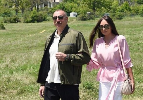 Президент Ильхам Алиев и первая леди совершили поездку в Шушу