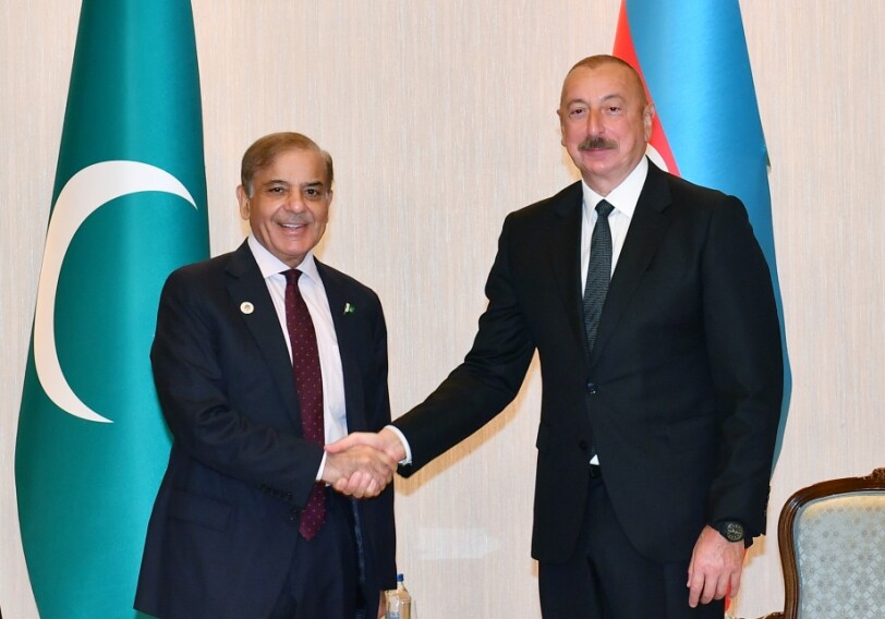 Ильхам Алиев встретился в Самарканде с премьер-министром Пакистана (Фото)