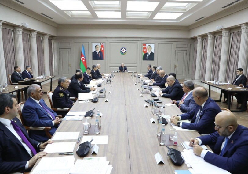 В Кабмине прошло совещание в связи с состоянием транспортной сферы в Баку (Фото)