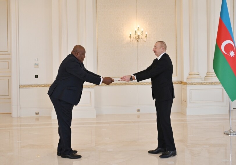 Президент Ильхам Алиев принял послов Конго, Намибии, Вьетнама, Лаоса (Фото)