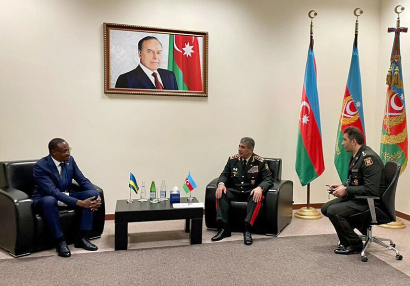 Министр обороны АР обсудил военное сотрудничество с представителями ряда стран (Фото)