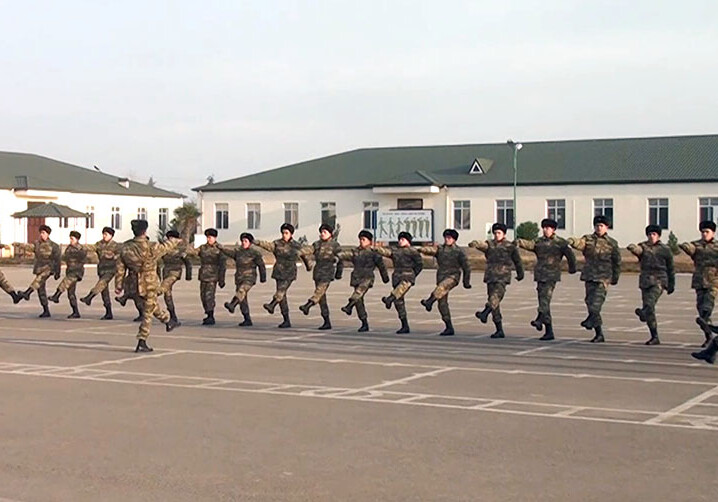 Продолжается прием призывников в воинские части Азербайджанской армии (Видео)