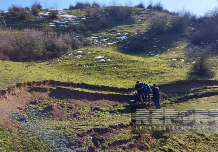 В Азербайджане вблизи исторического памятника произошел оползень (Фото)