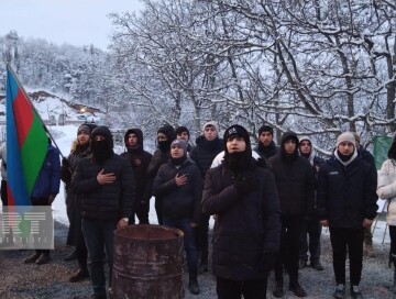 Несмотря на морозную погоду, акция протеста на дороге Ханкенди-Лачын продолжается 33 дня (Фото)