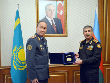 Закир Гасанов встретился с начальником Главразведывательного департамента Министерства обороны Казахстана (Фото)