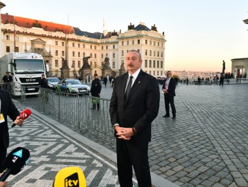 Президент Ильхам Алиев в Праге дал интервью азербайджанским телеканалам (Фото-Обновлено)