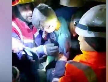В Турции 7-летнего мальчика спасли спустя 70 часов после землетрясения (Видео)