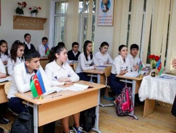 В Азербайджане приостановлен процесс перевода школьников