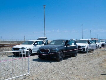 Началась транспортировка автомобилей мировых брендов через Бакинский порт (Фото)
