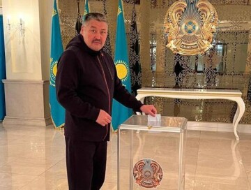 Казахстанцы активно голосуют на выборах на избирательном участке в Азербайджане (Фото)