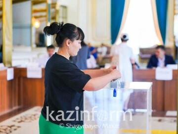 Поправки в конституцию Казахстана поддержало большинство избирателей