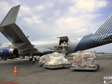Азербайджан отправил очередную партию гуманитарной помощи в Украину (Фото)