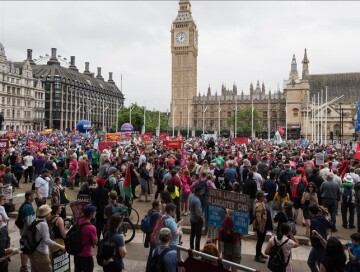 Британию охватила самая массовая забастовка за последнее десятилетие
