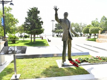 Президент Азербайджана принял участие в открытии памятника Муслиму Магомаеву (Фото-Видео-Обновлено)