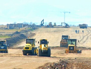 На освобожденных территориях Азербайджана продолжается проектирование и строительство 17 автодорог