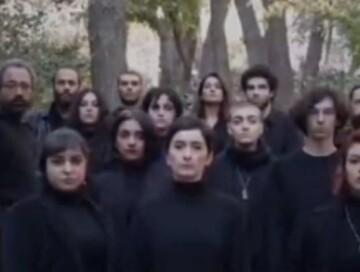В Иране сотрудницы театра отказались носить хиджаб (Видео)