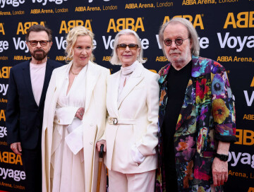 Участники группы ABBA впервые за 36 лет вместе вышли в свет