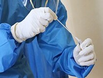 В Китае отвергли версию США о лабораторном происхождении коронавируса