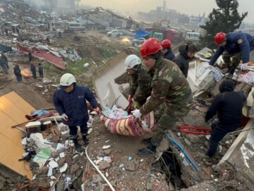 Спасатели МЧС Азербайджана начали поисково-спасательные работы в Турции (Фото)