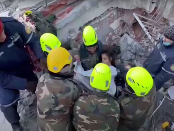 Сотрудники МЧС Азербайджана спасли из-под завалов в Турции 12-летнюю девочку