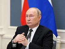 Путин подписал закон об отмене возрастного предела для службы по контракту