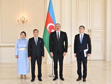 Ильхам Алиев принял верительные грамоты новоназначенного посла Монголии в Азербайджане (Фото)