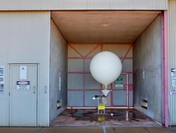 Изобретатель Люк Айзман запустит воздушные шары с диоксидом серы для борьбы с перегревом Земли