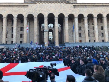 Протесты в Тбилиси: участники акции перекрыли проспект Руставели