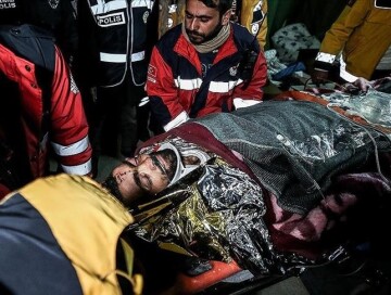 В Турции мужчину спасли из-под завалов спустя 278 часов