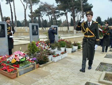 В Баку прошла церемония почтения памяти Национального героя Азербайджана Шукюра Гамидова