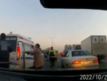 Автомобиль врезался в машину скорой помощи на дороге Баку - Сумгайыт (Видео)