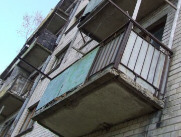 В Баку ребенок скончался в результате падения с четвертого этажа